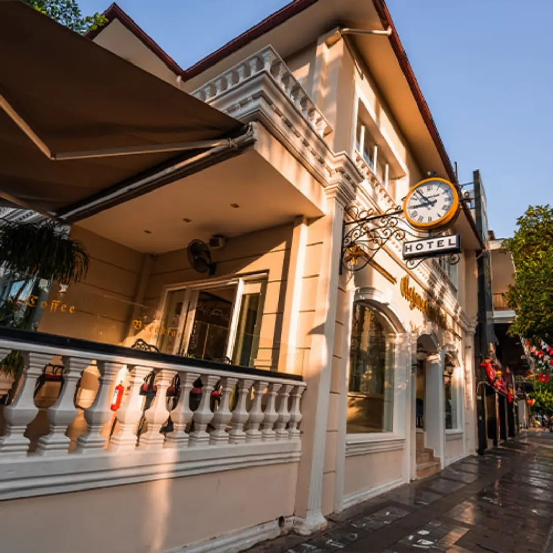 Elegance East Hotel Kare (4)