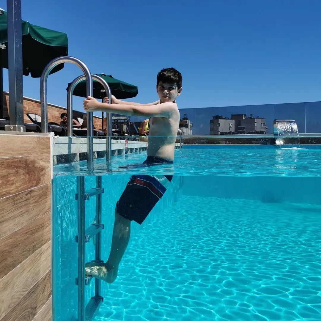 Holday İnn Hotel Kare (3)