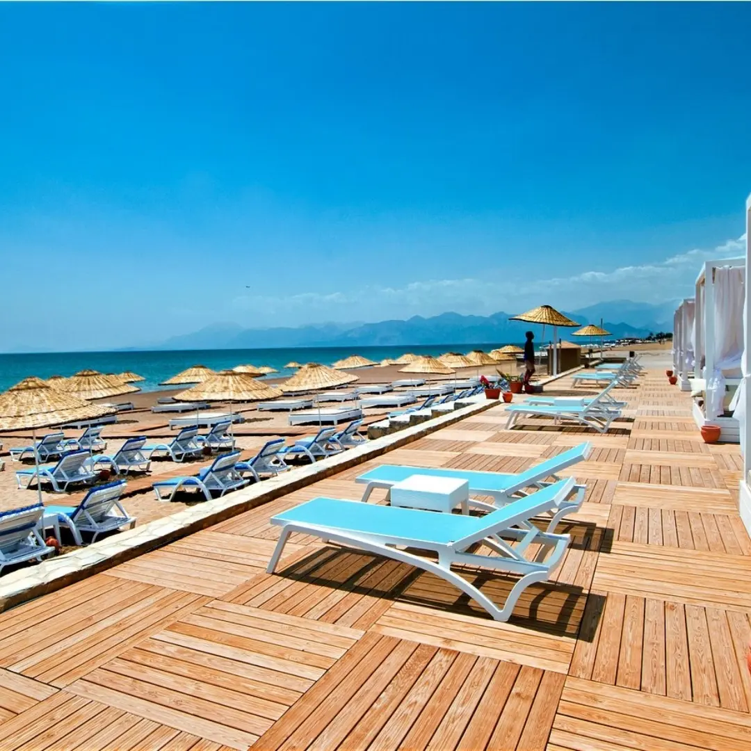 Holday İnn Hotel Kare (4)